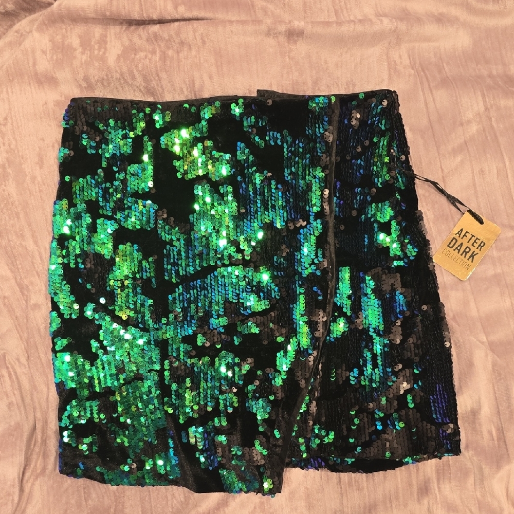 Forever 21 Black and Green Sequin Mini Skirt